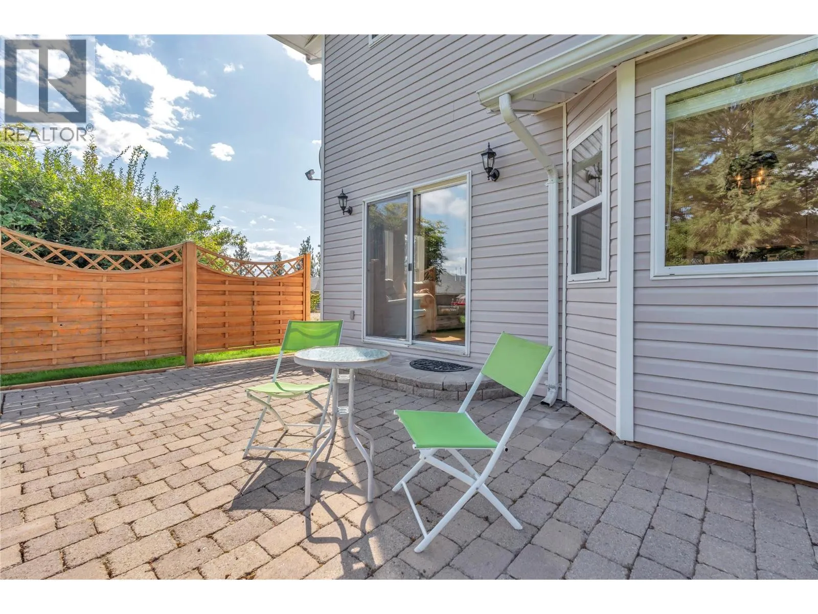 138 Deerview Cres