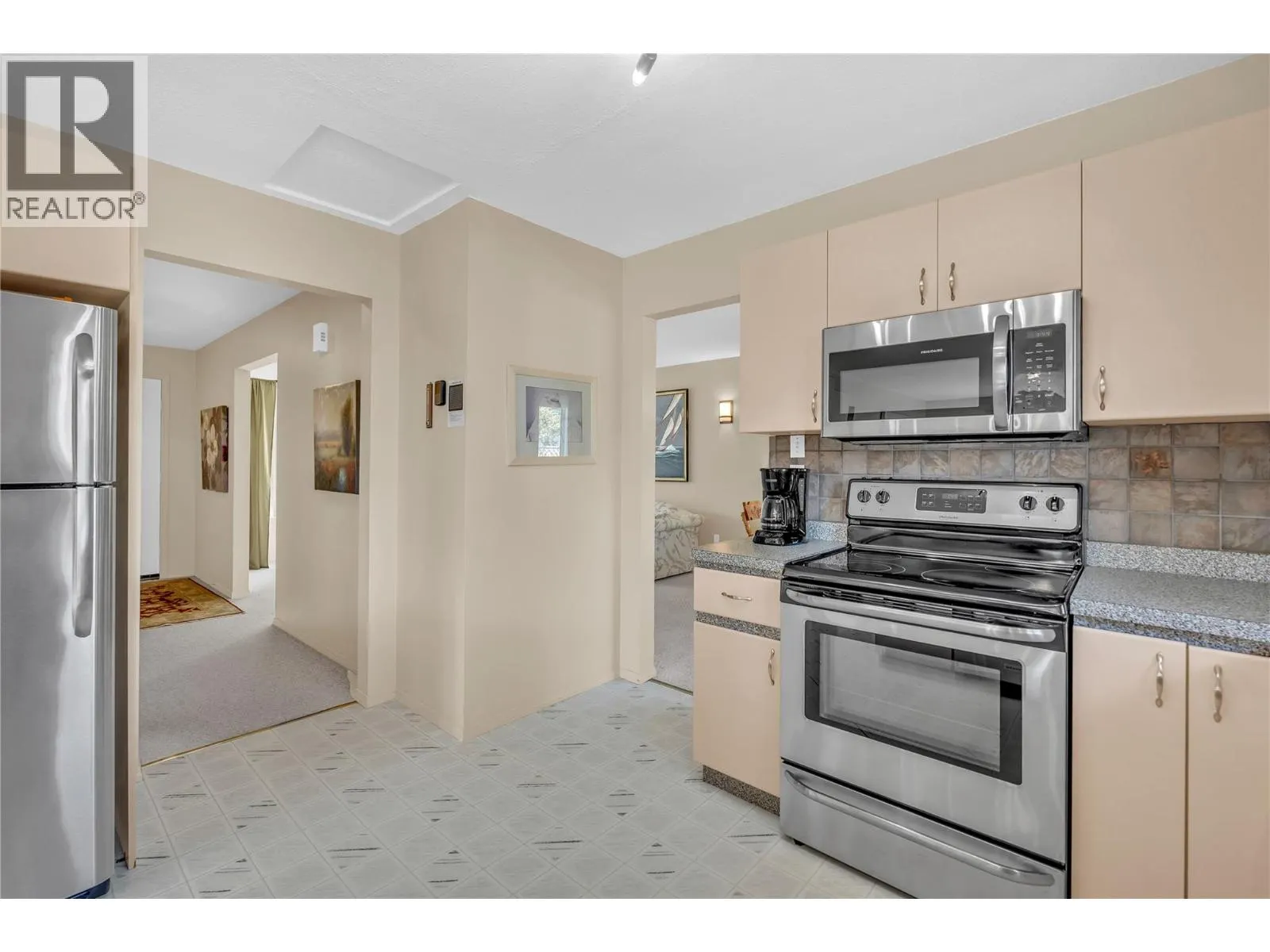 138 Deerview Cres