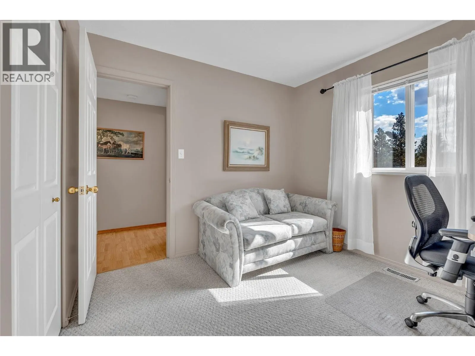 138 Deerview Cres