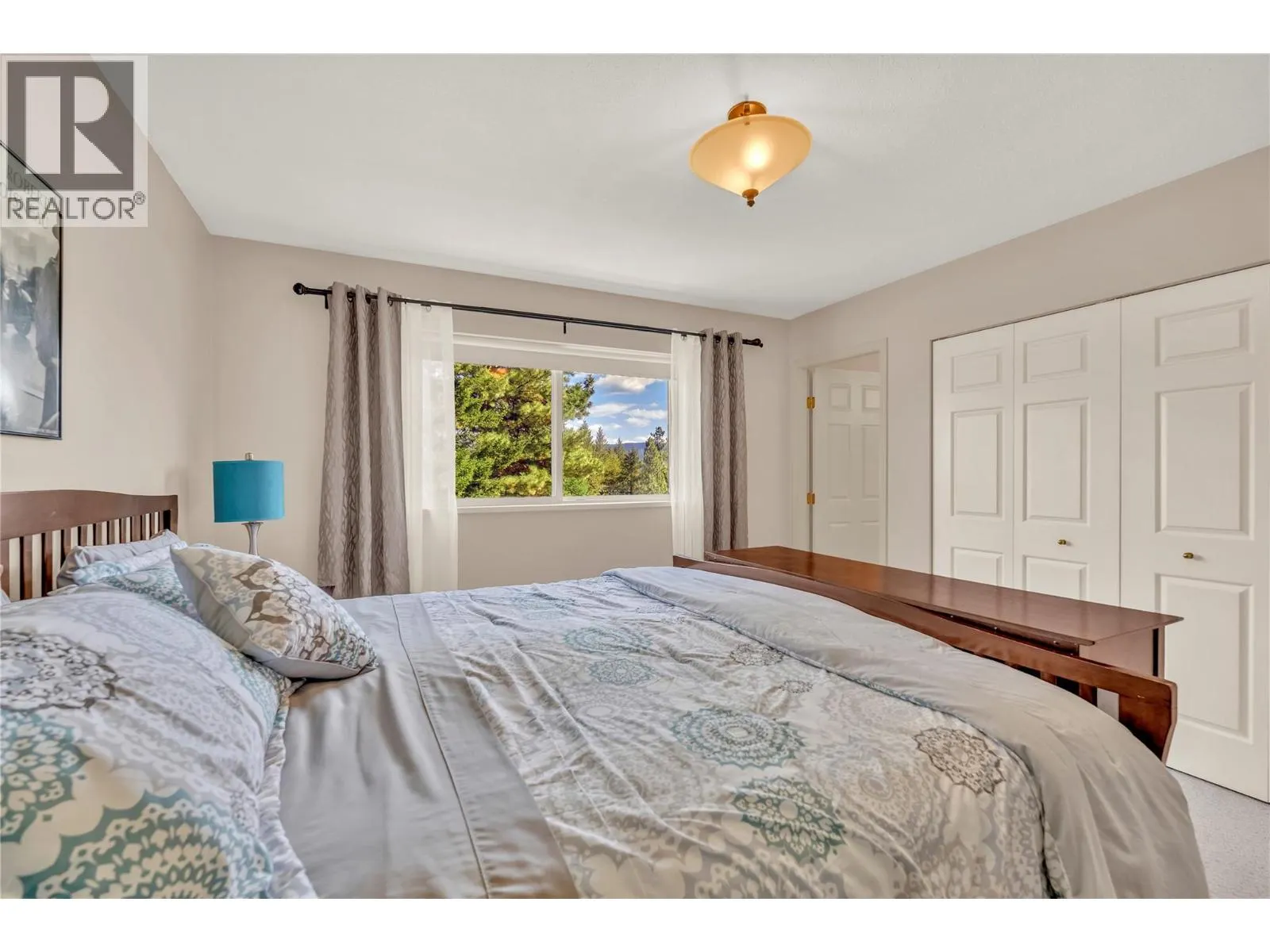138 Deerview Cres