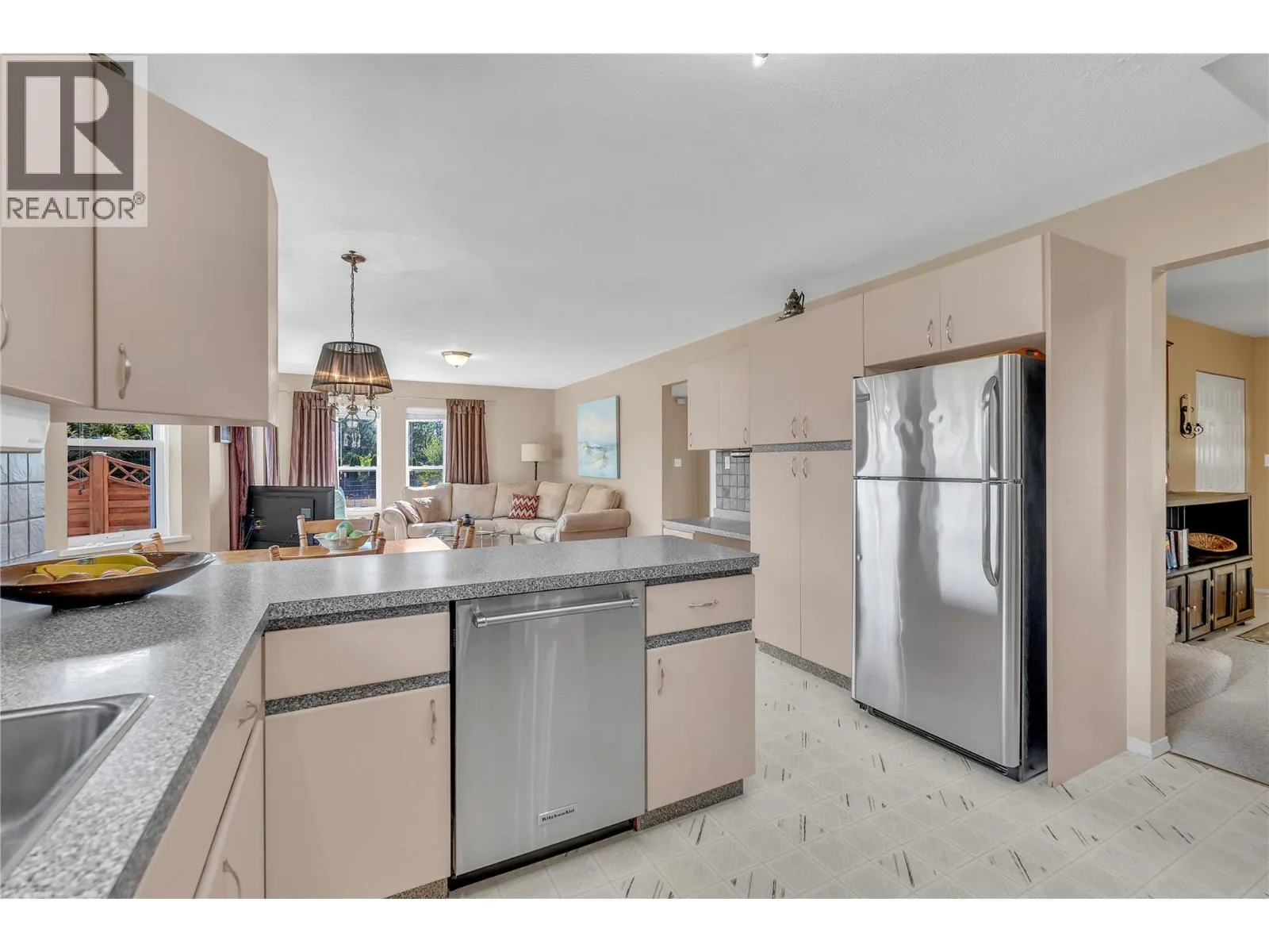 138 Deerview Cres