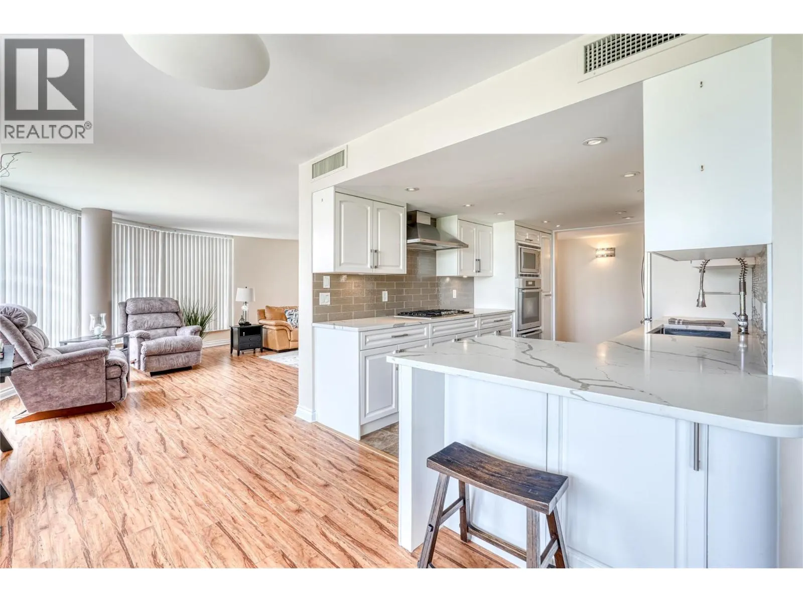 86 LAKESHORE Drive E Unit# 304