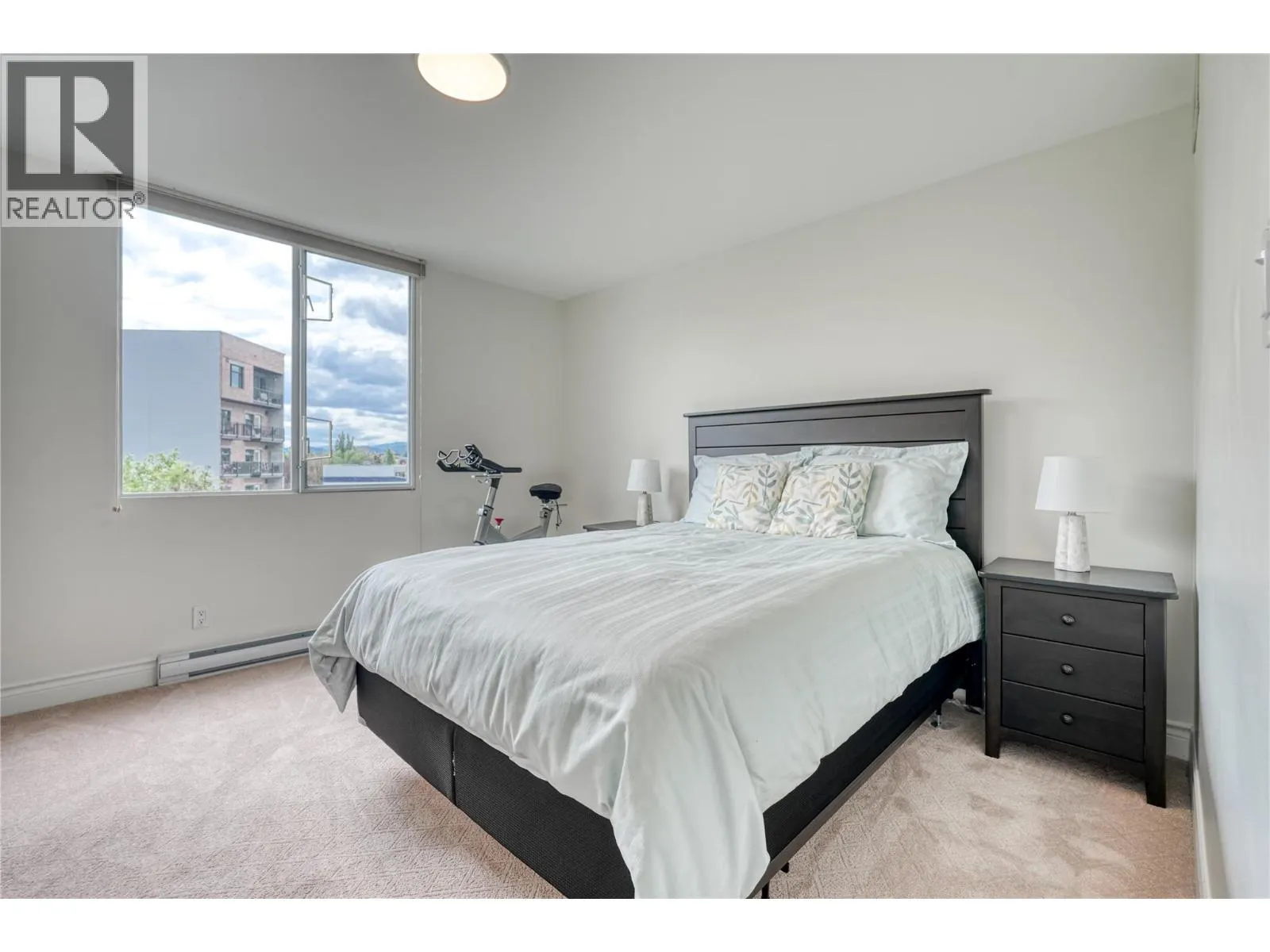 86 LAKESHORE Drive E Unit# 304