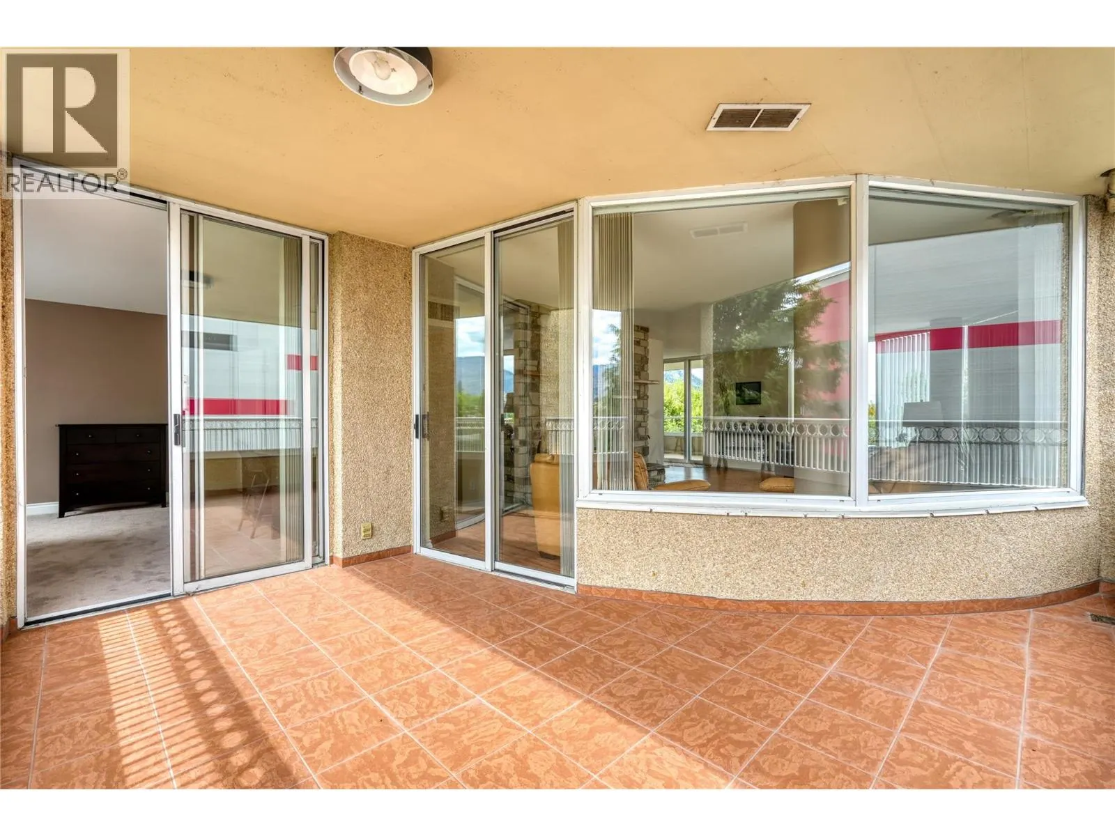 86 LAKESHORE Drive E Unit# 304