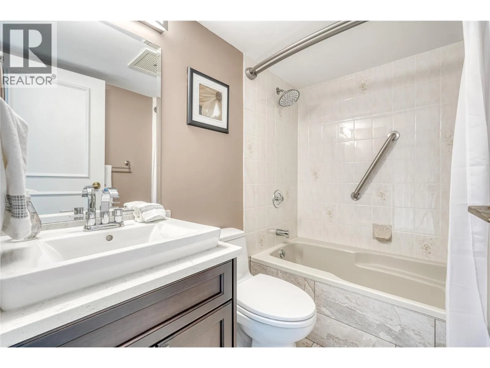 86 LAKESHORE Drive E Unit# 304
