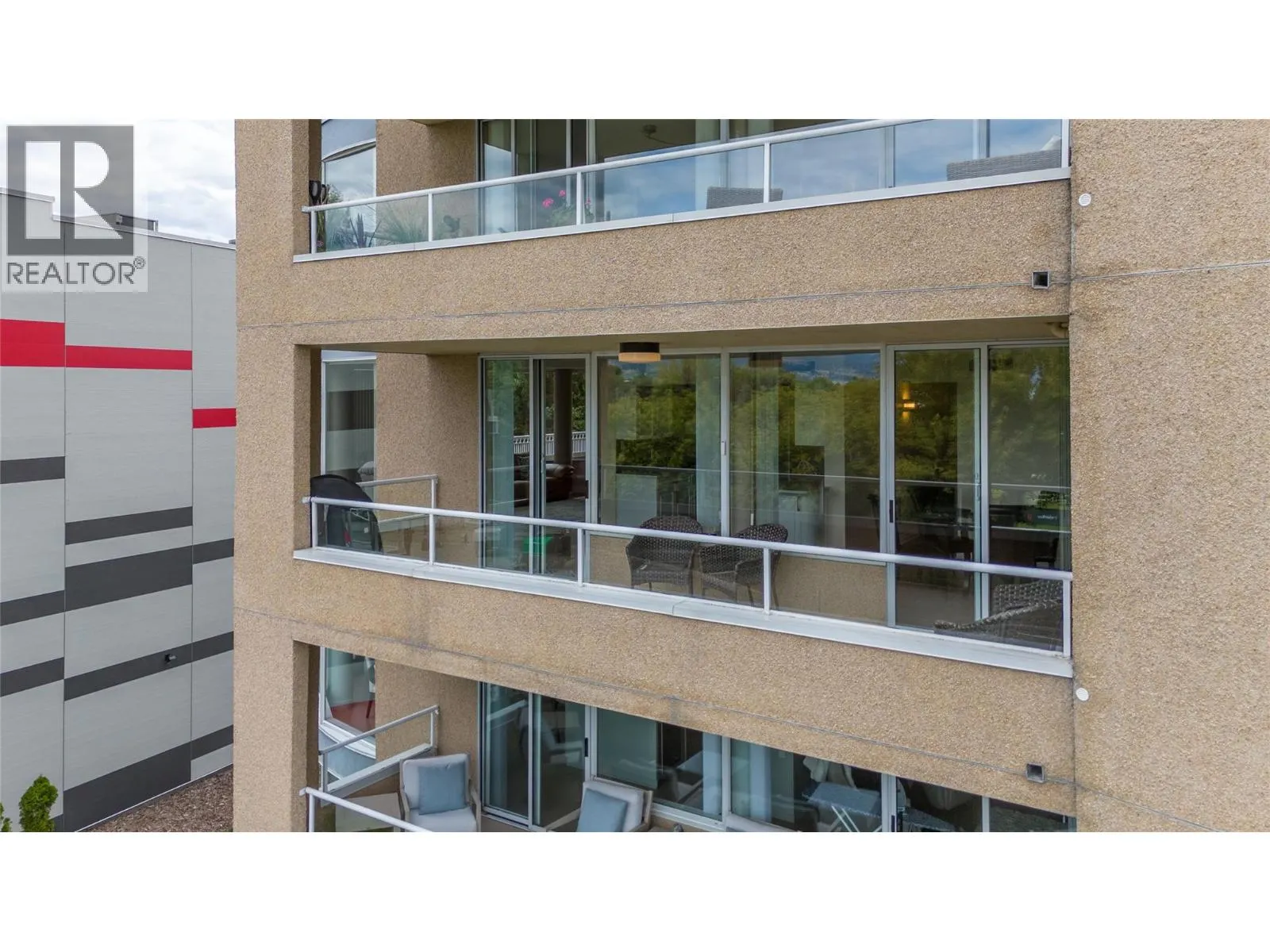 86 LAKESHORE Drive E Unit# 304