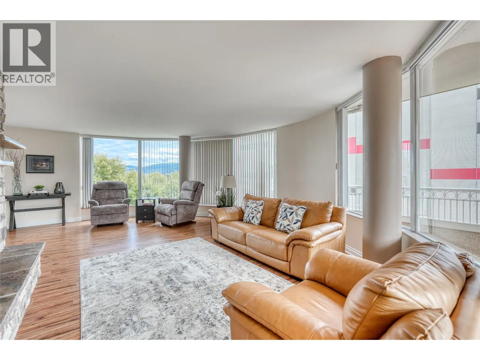 86 LAKESHORE Drive E Unit# 304