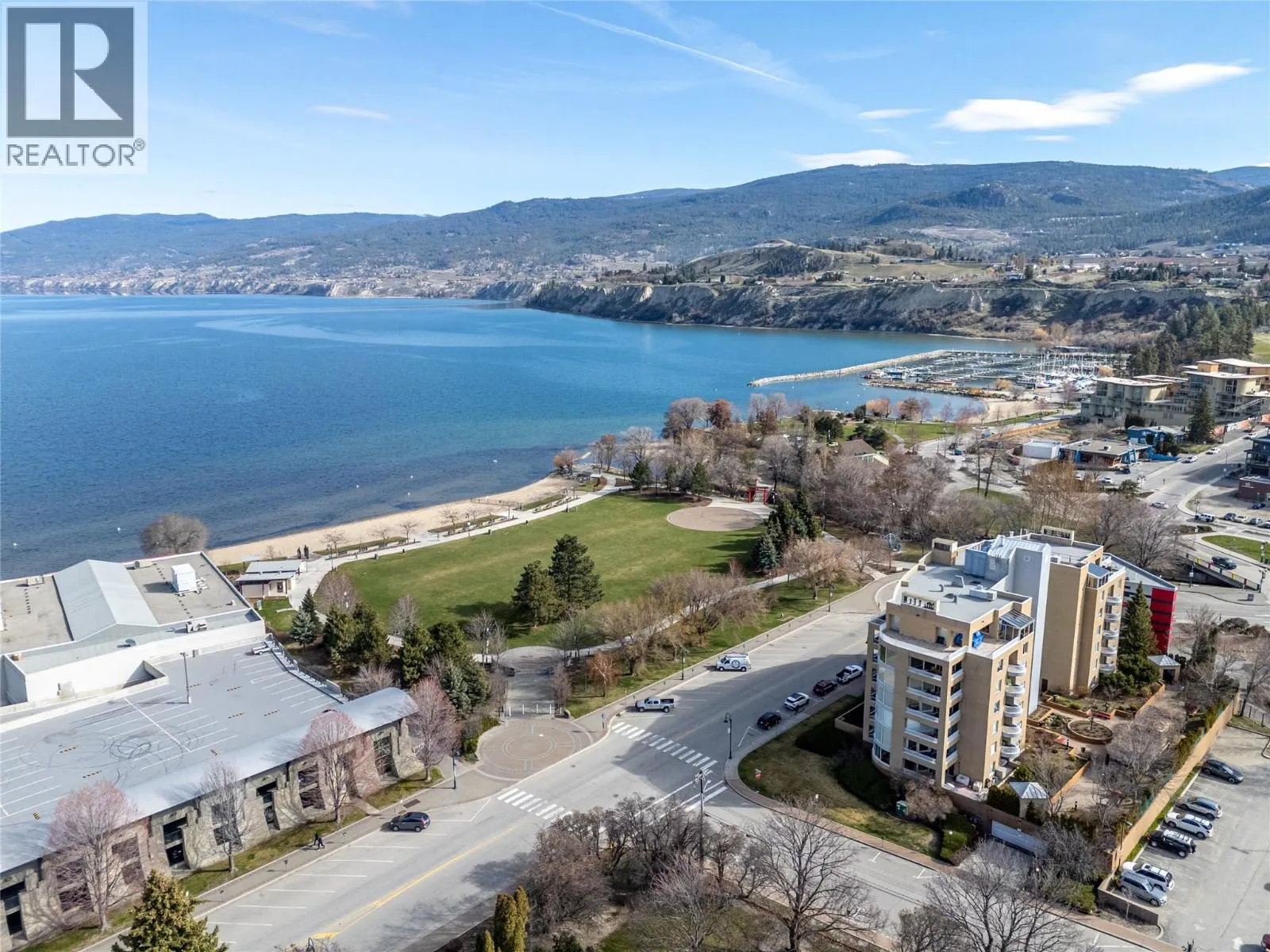 86 LAKESHORE Drive E Unit# 304