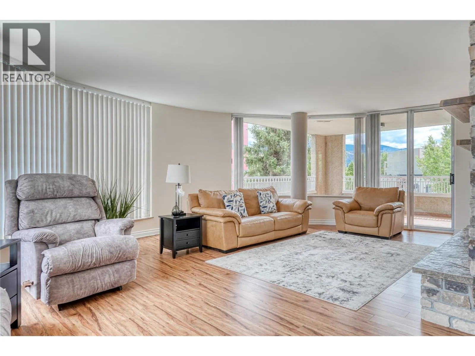 86 LAKESHORE Drive E Unit# 304