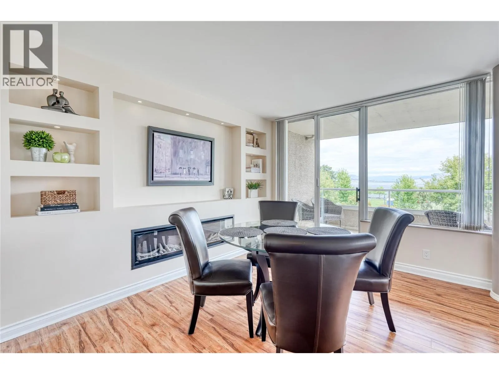 86 LAKESHORE Drive E Unit# 304