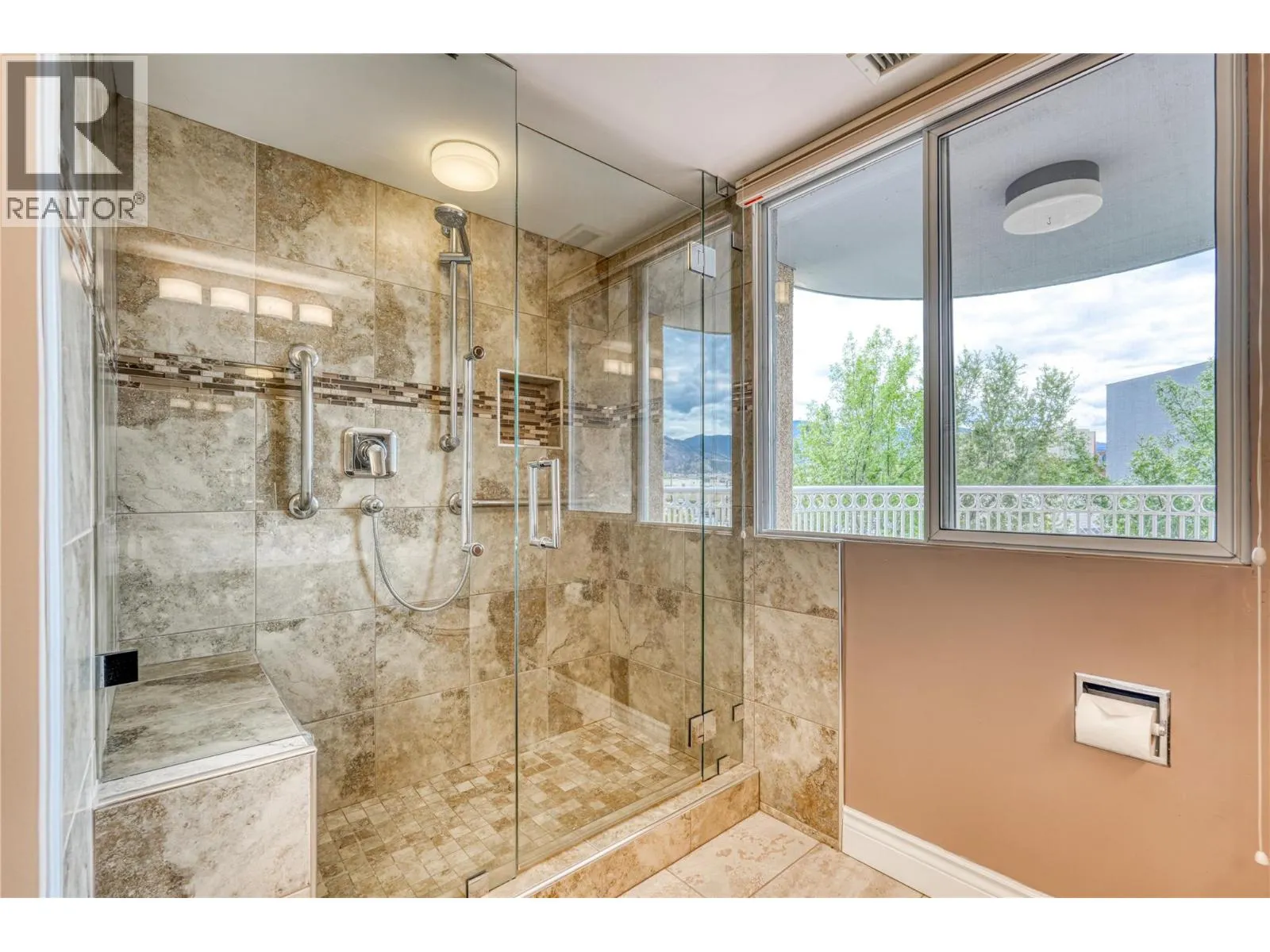 86 LAKESHORE Drive E Unit# 304