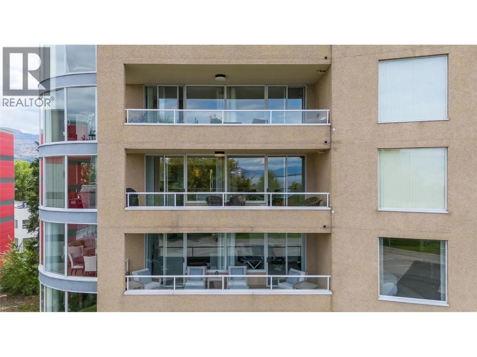 86 LAKESHORE Drive E Unit# 304