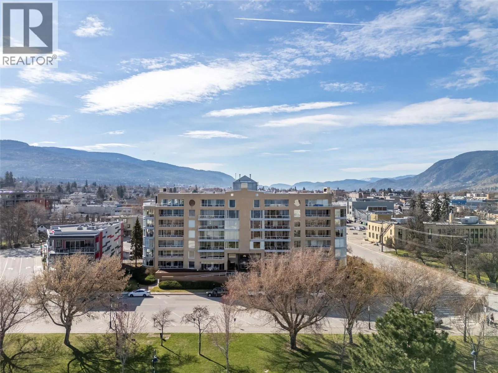 86 LAKESHORE Drive E Unit# 304