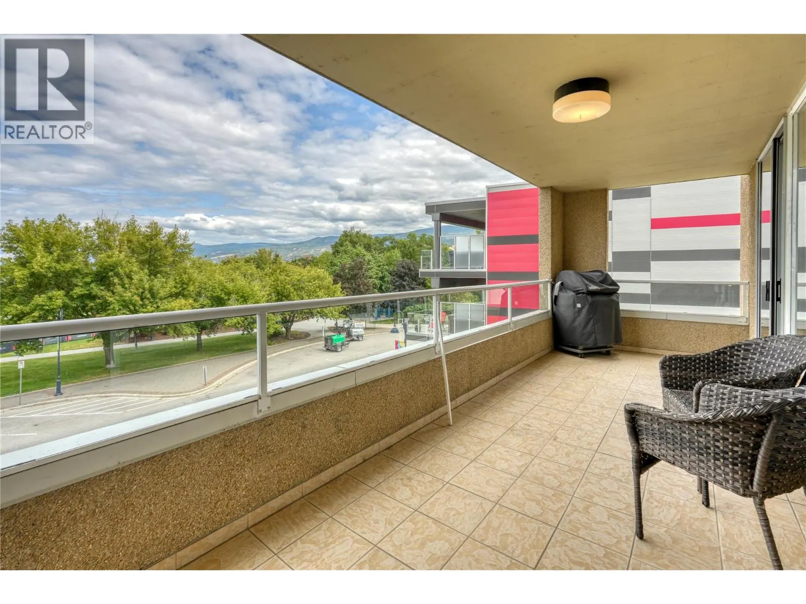 86 LAKESHORE Drive E Unit# 304