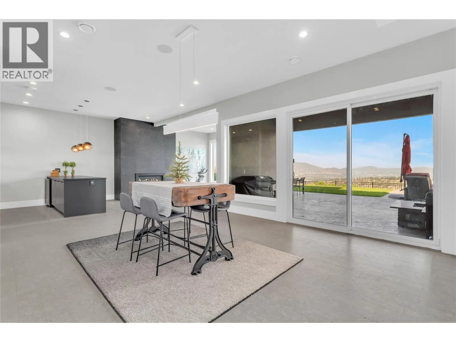 1050 Ledgeview Court