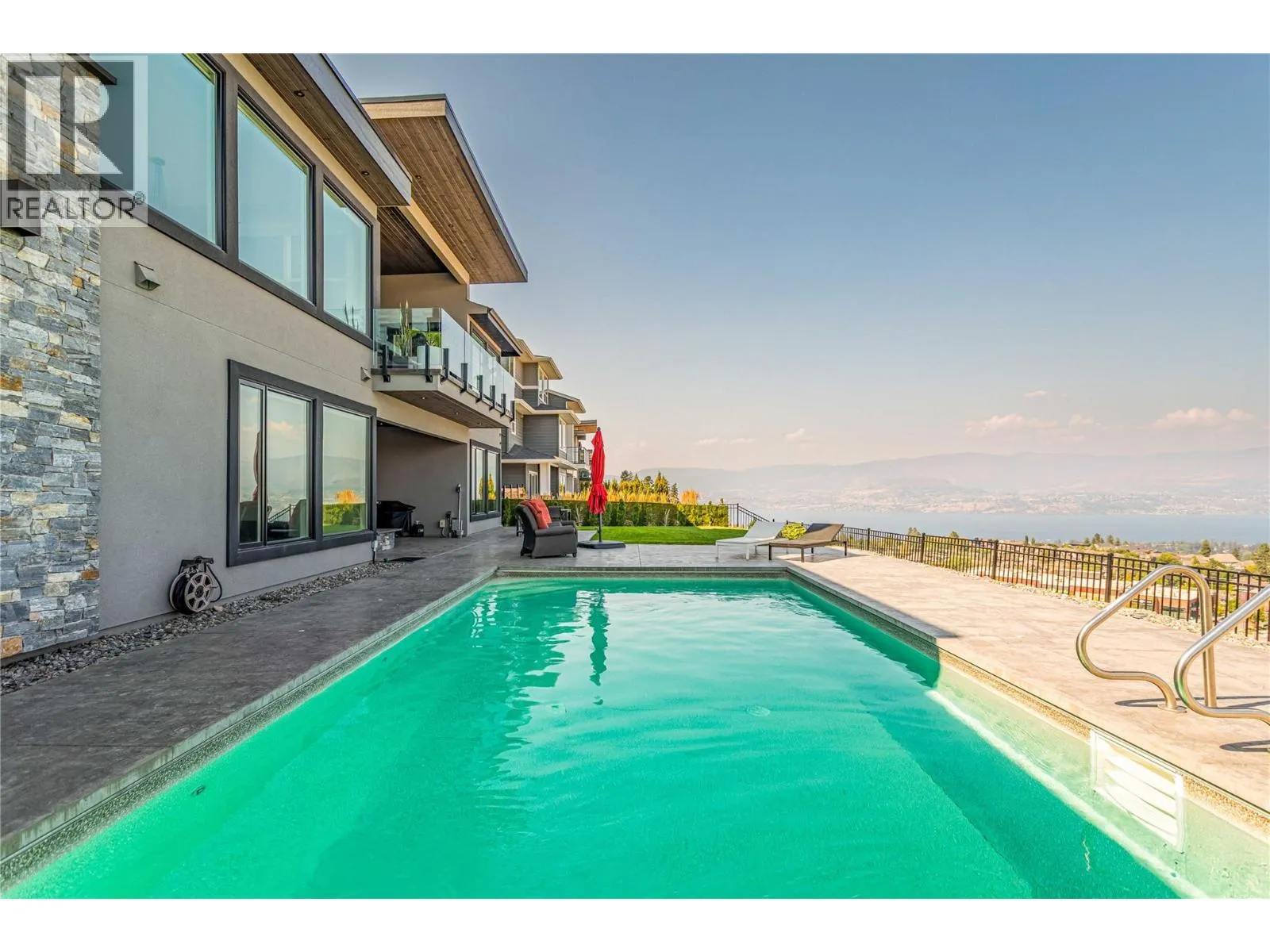 1050 Ledgeview Court