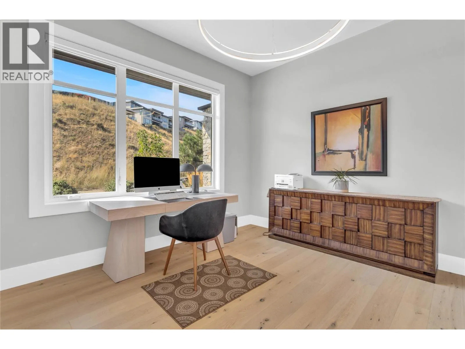 1050 Ledgeview Court