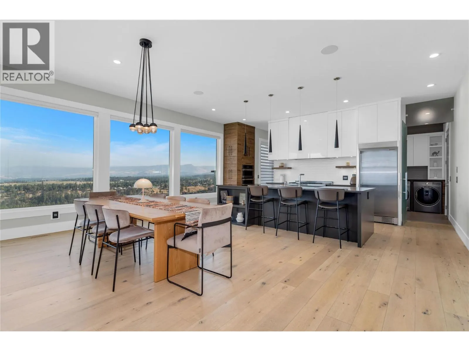 1050 Ledgeview Court