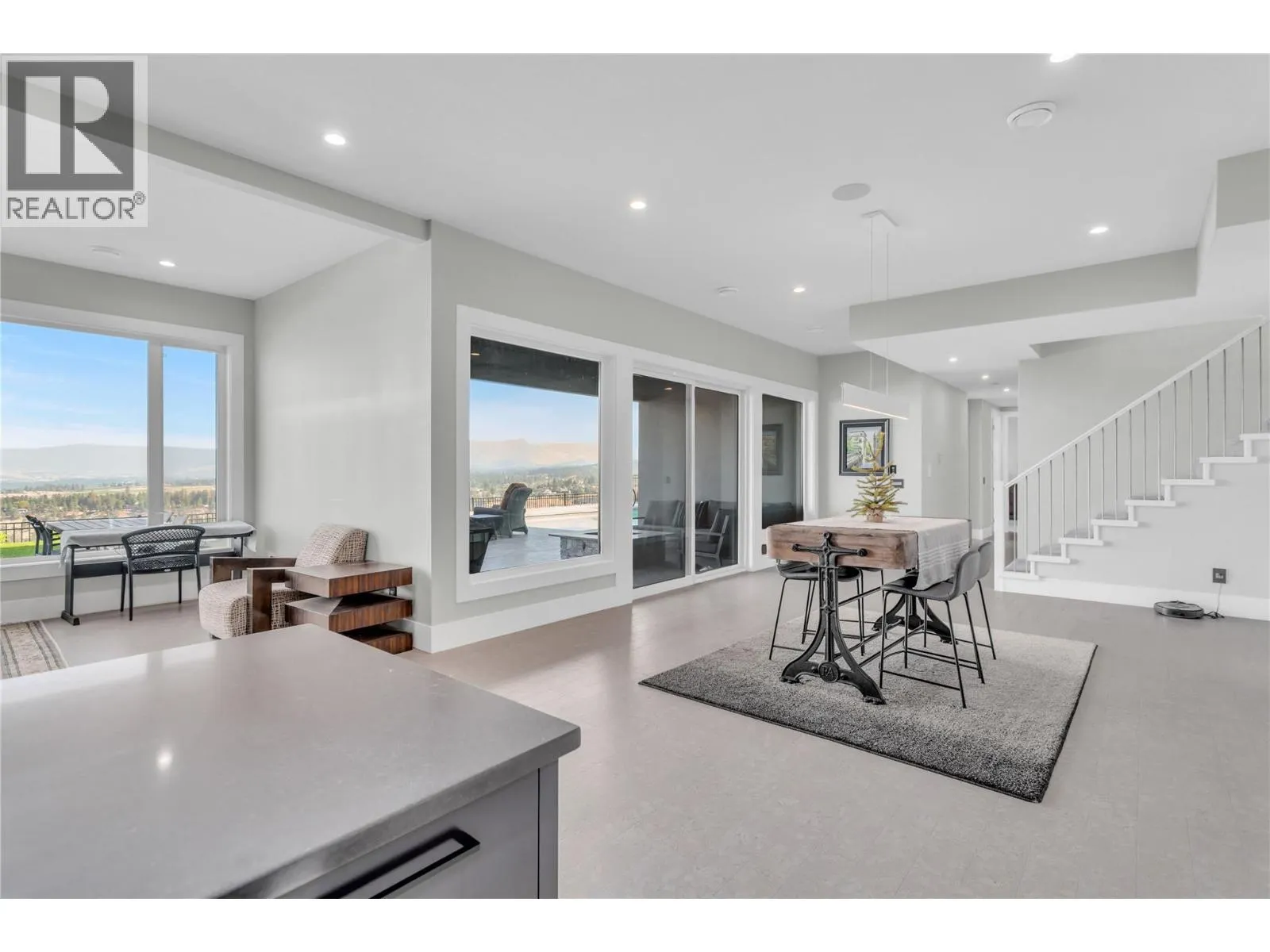 1050 Ledgeview Court