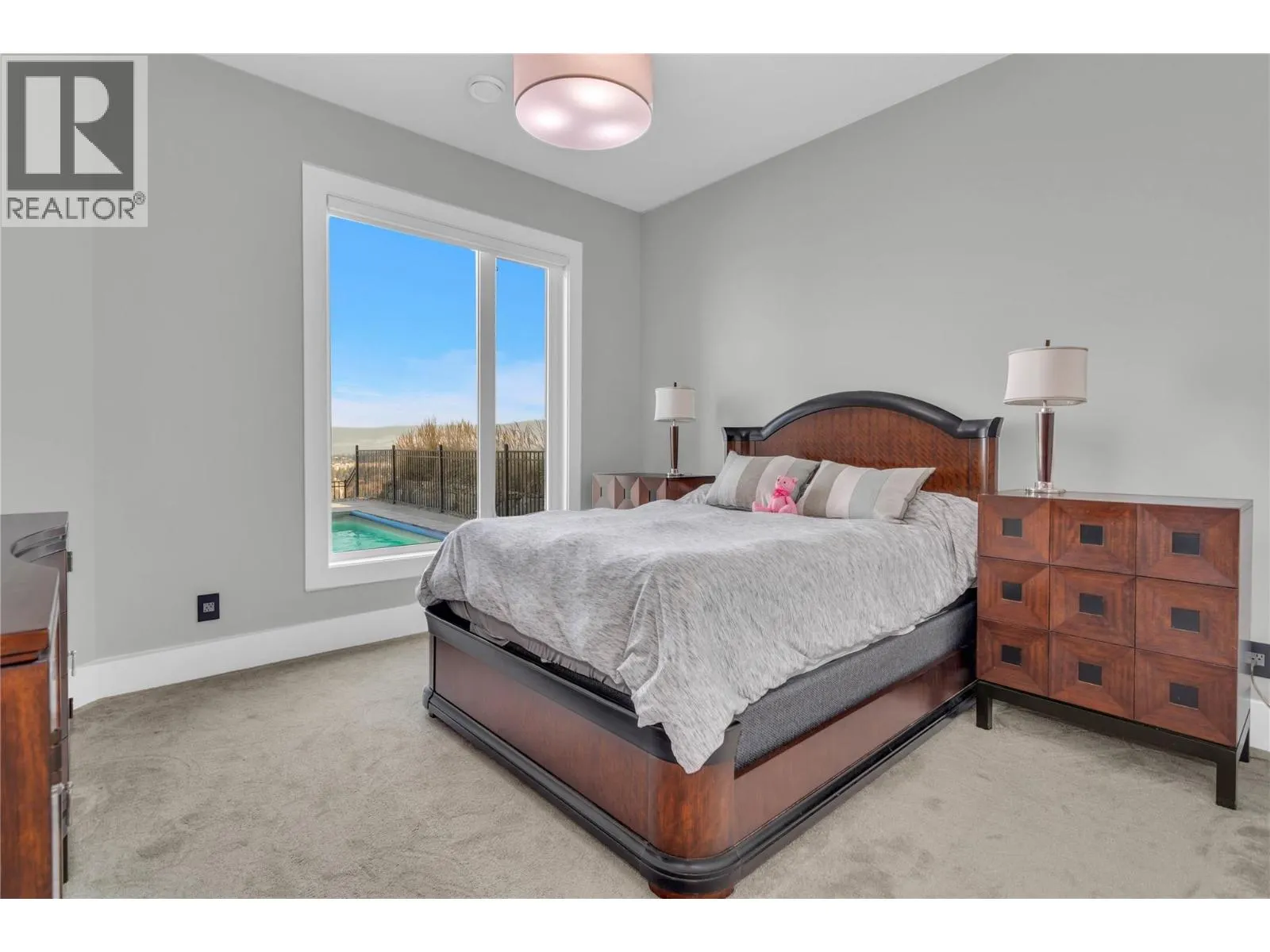 1050 Ledgeview Court