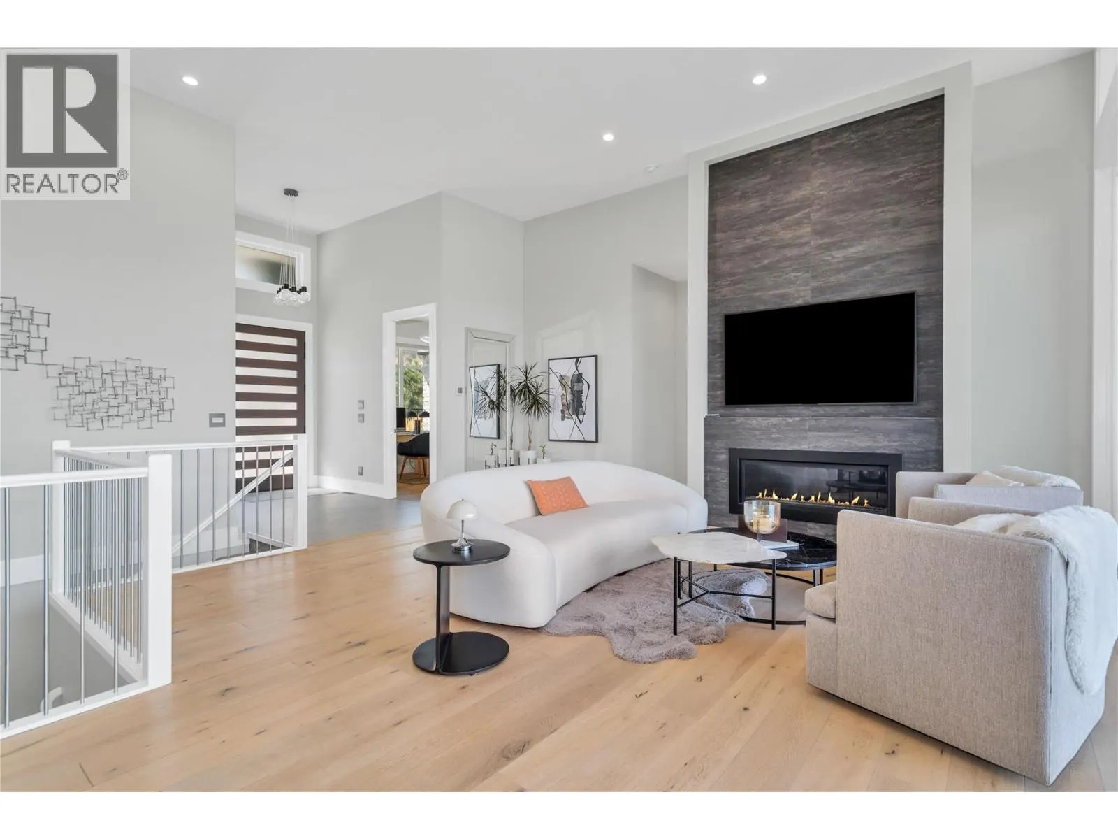 1050 Ledgeview Court