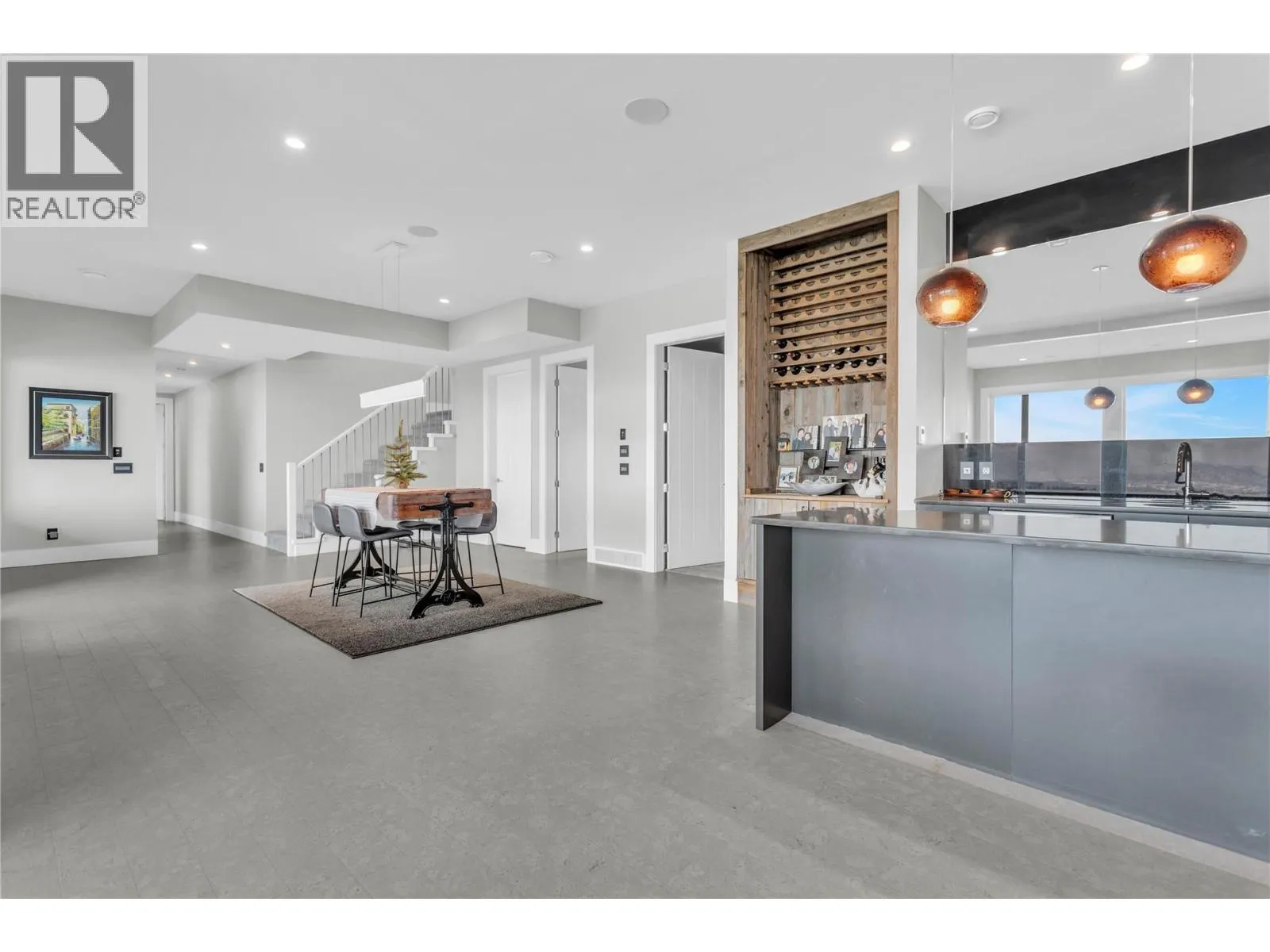 1050 Ledgeview Court
