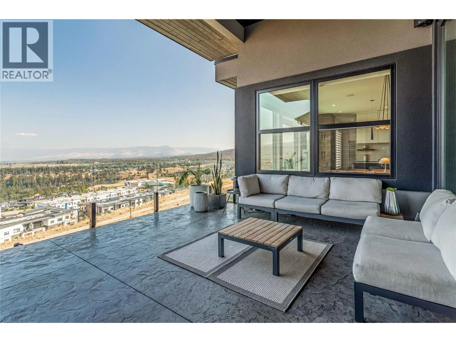 1050 Ledgeview Court