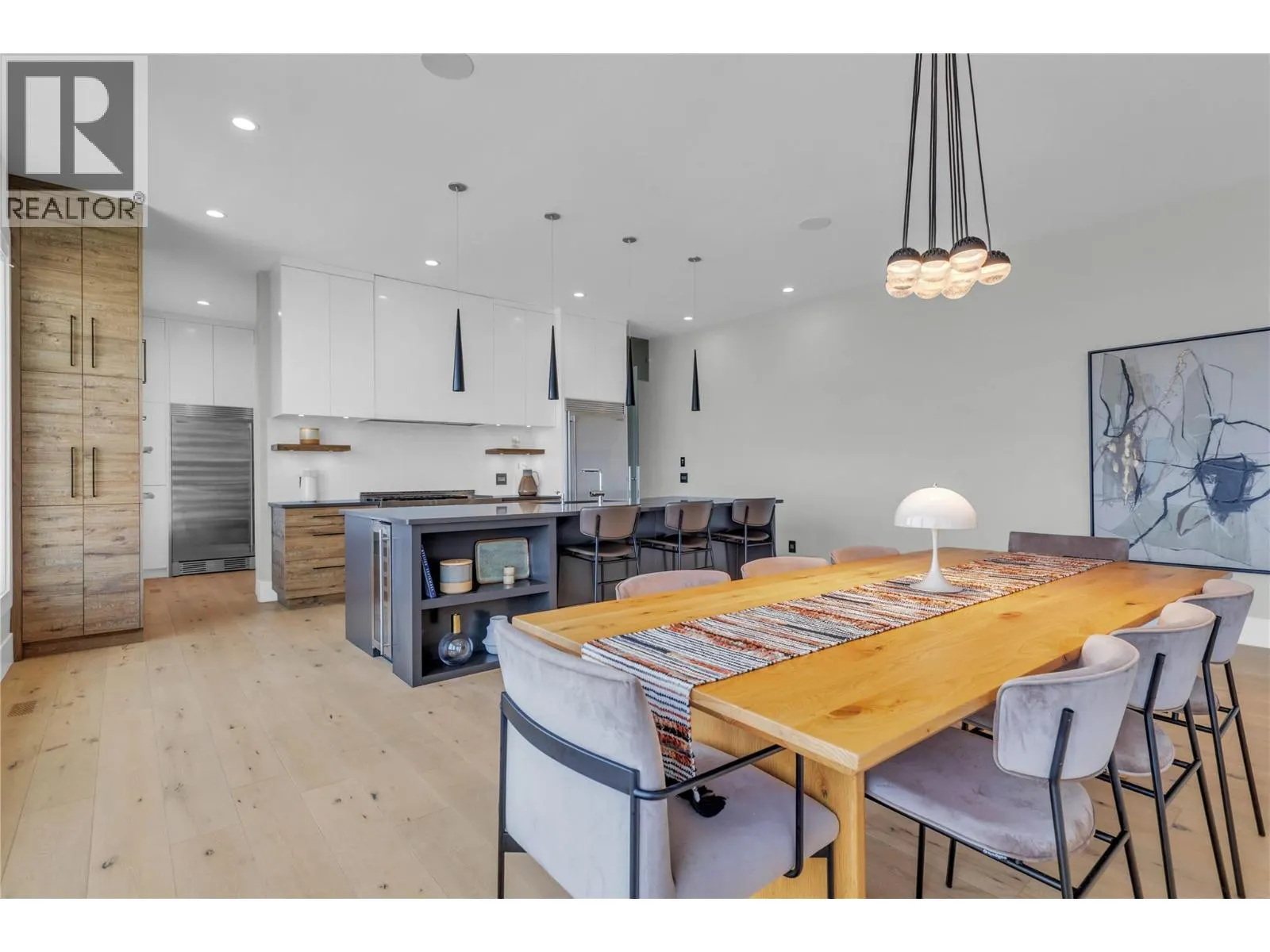 1050 Ledgeview Court