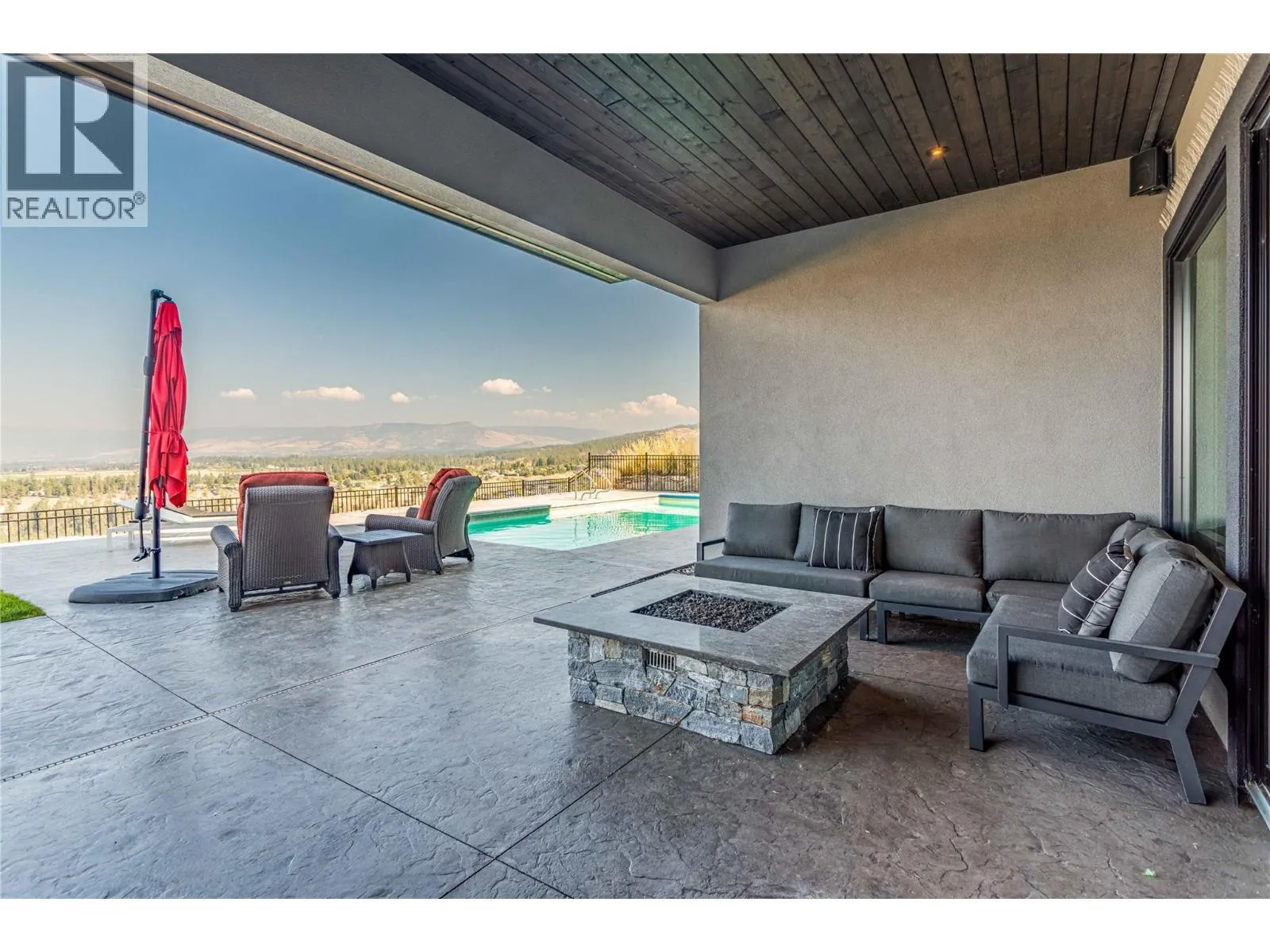 1050 Ledgeview Court