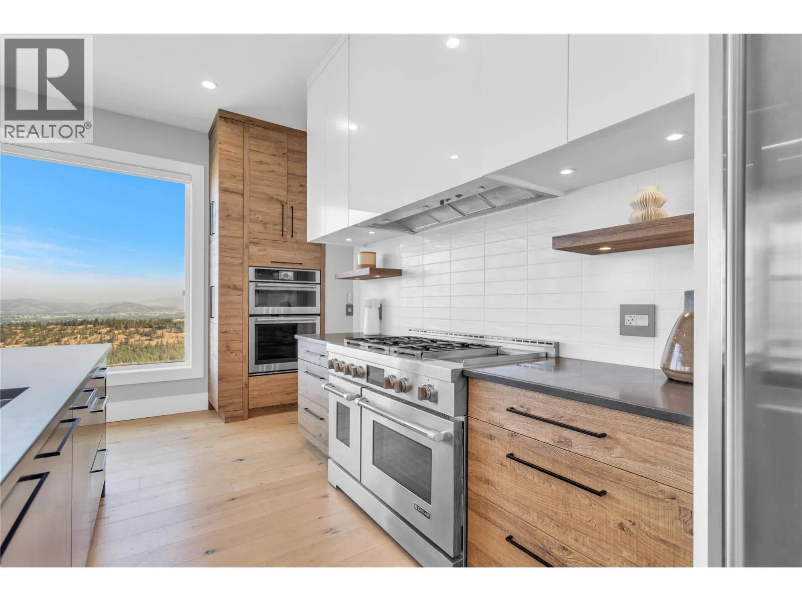 1050 Ledgeview Court