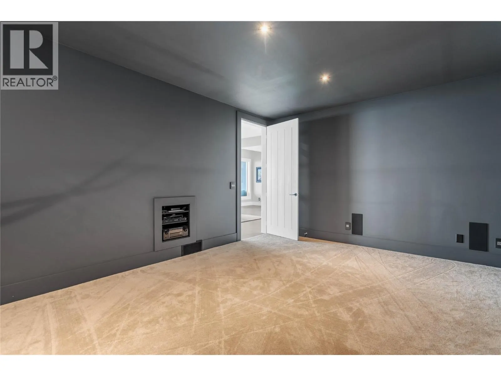 1050 Ledgeview Court