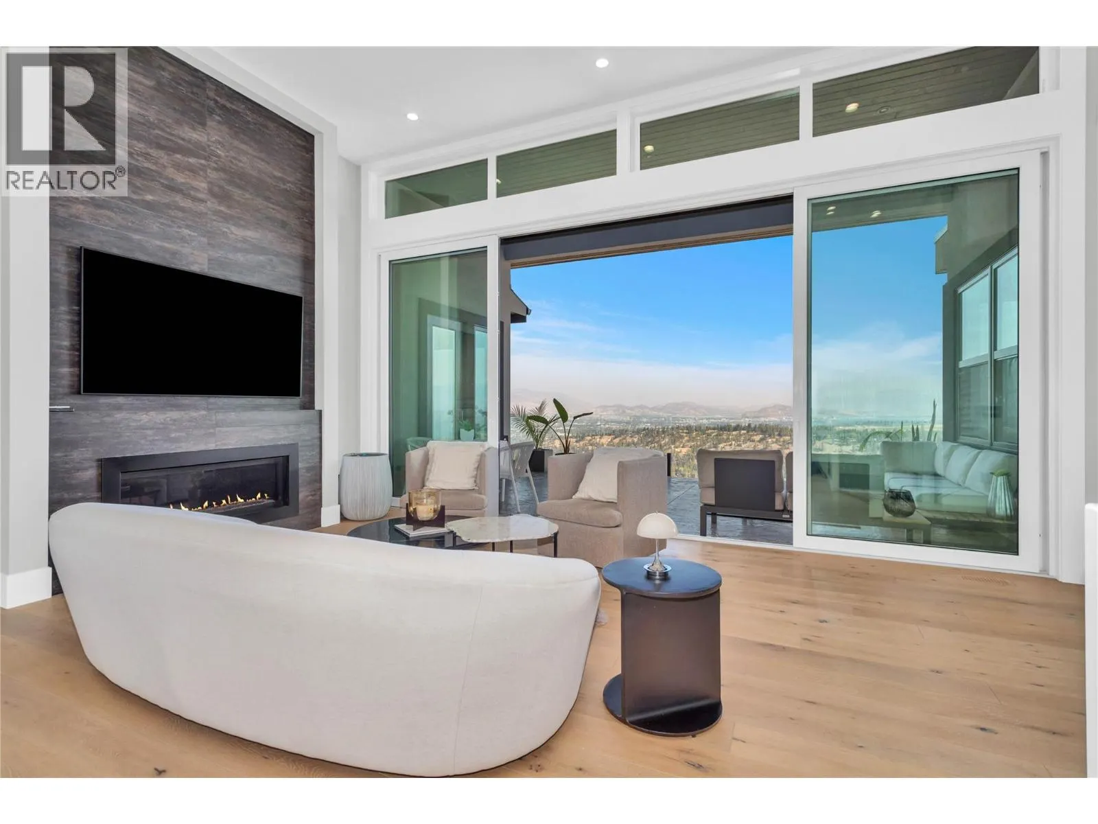 1050 Ledgeview Court