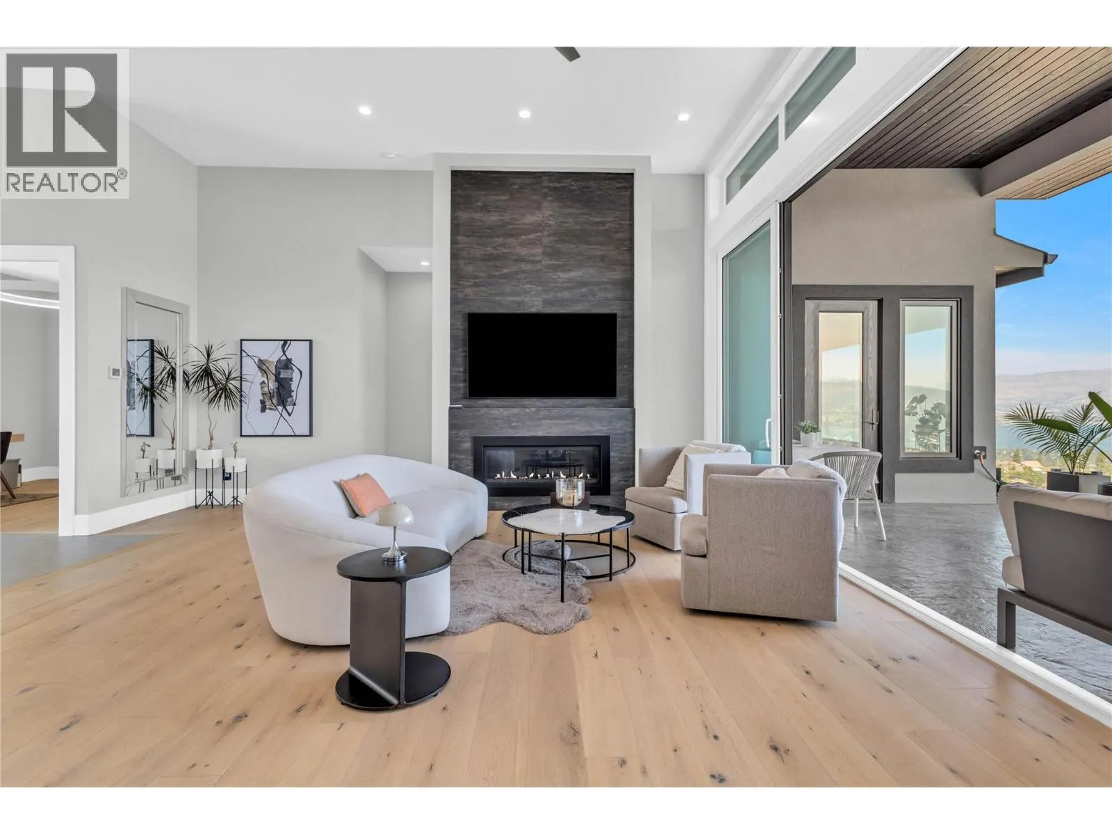 1050 Ledgeview Court