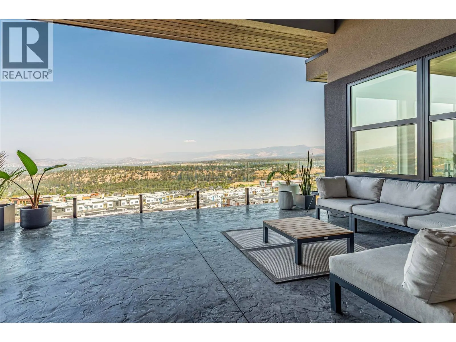 1050 Ledgeview Court