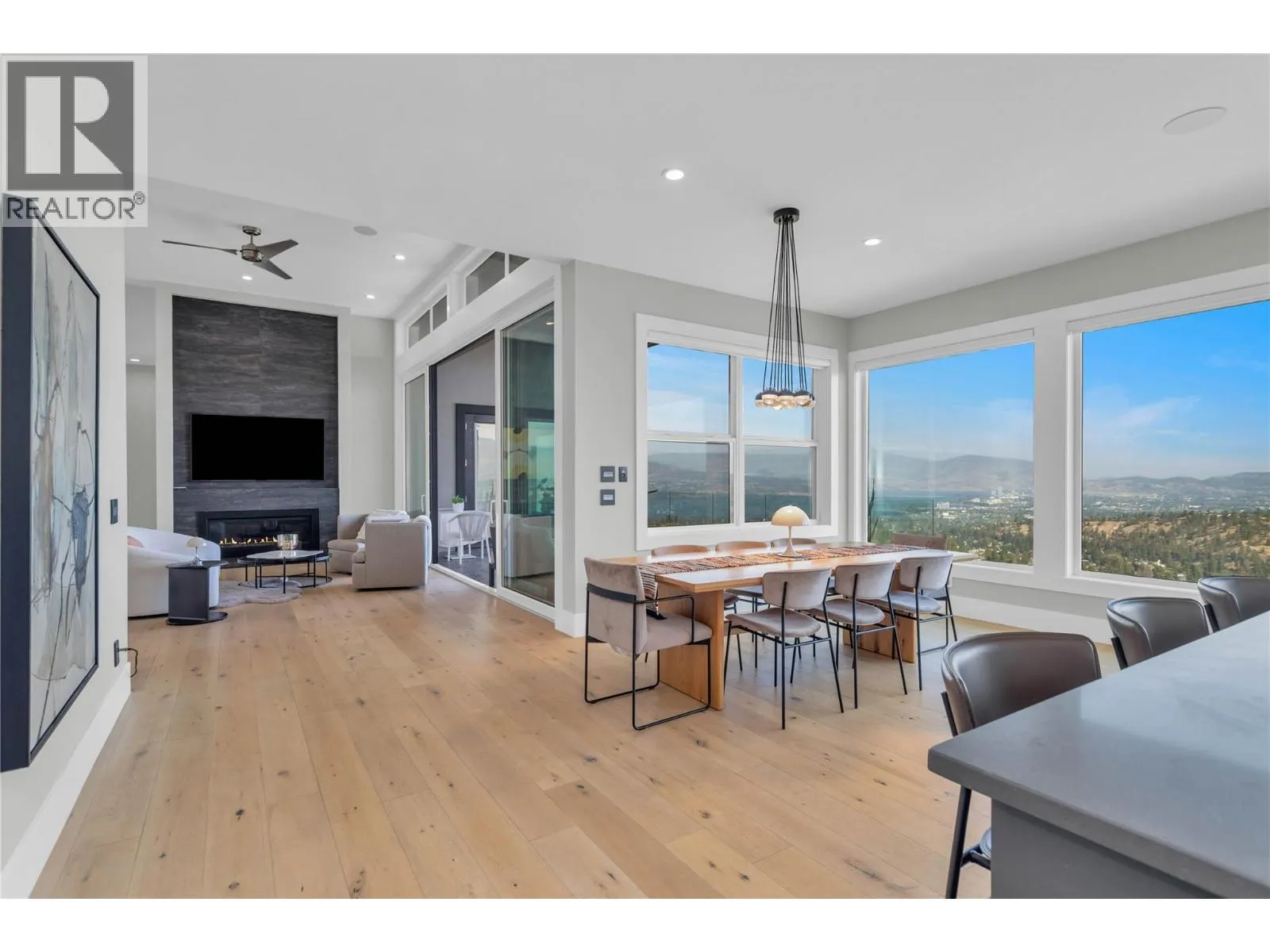 1050 Ledgeview Court