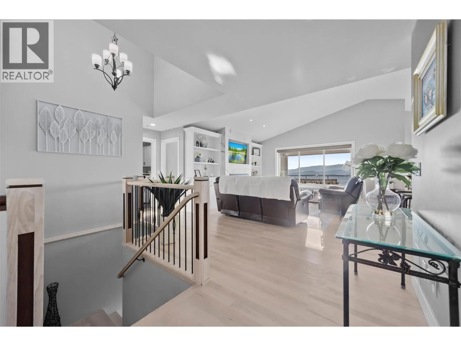 3728 Riviera Drive