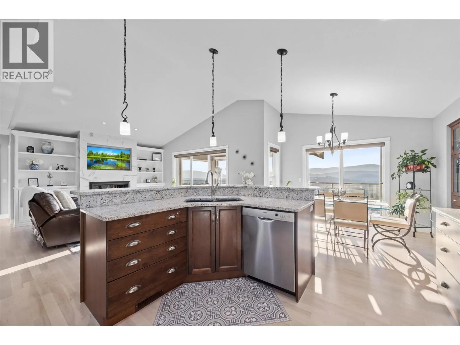 3728 Riviera Drive