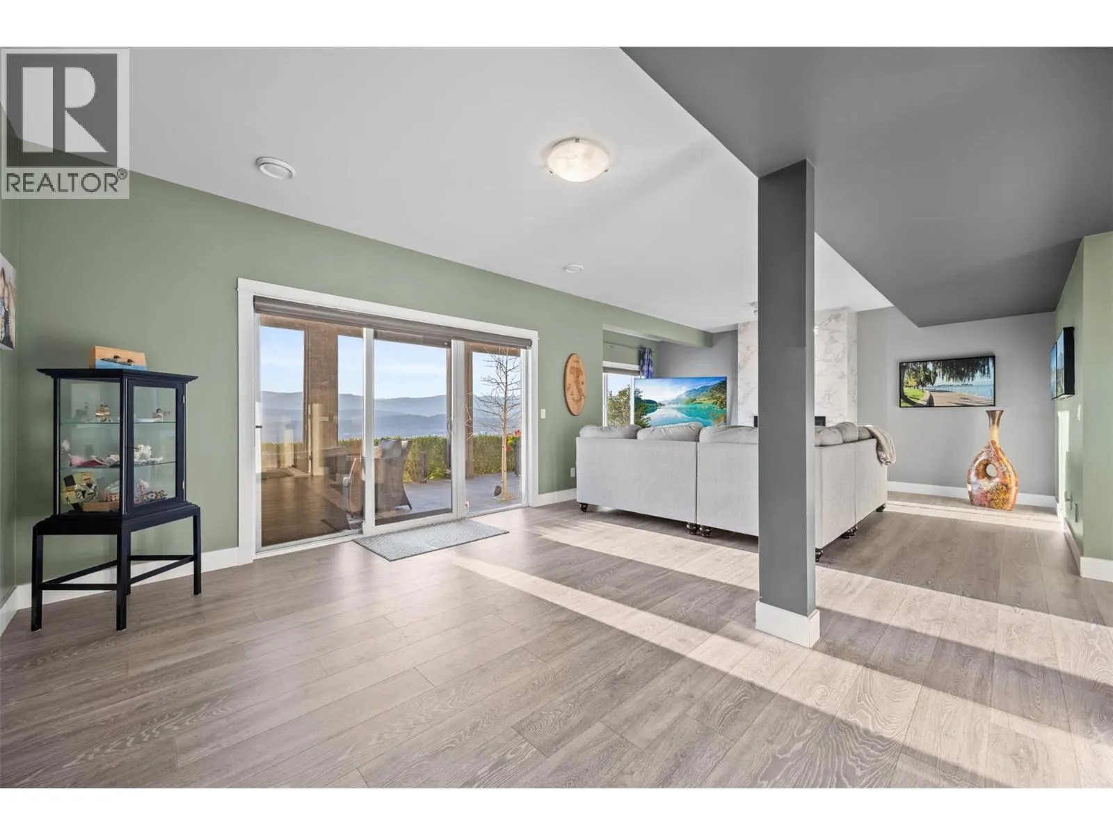 3728 Riviera Drive