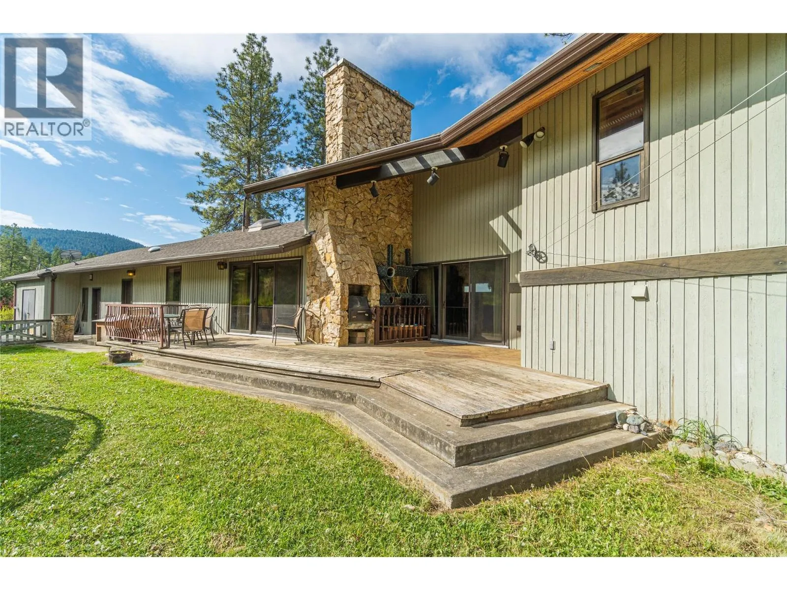 8548 YELLOWHEAD Highway