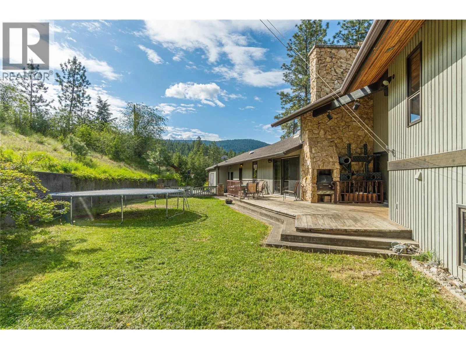8548 YELLOWHEAD Highway