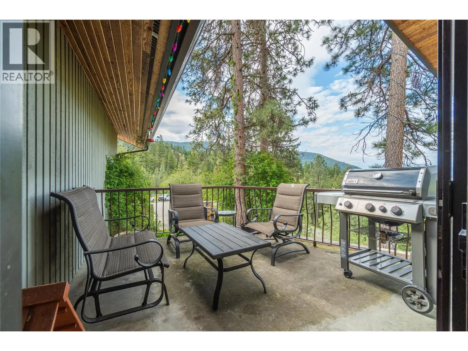 8548 YELLOWHEAD Highway