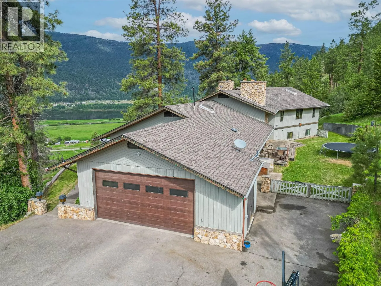 8548 YELLOWHEAD Highway