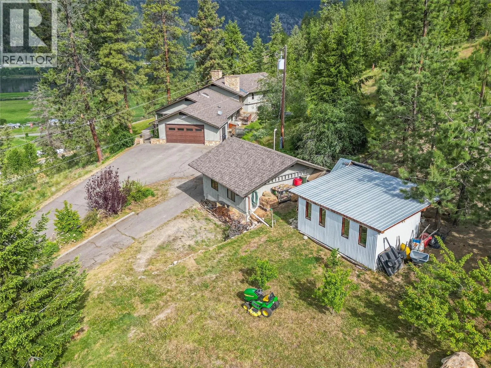 8548 YELLOWHEAD Highway