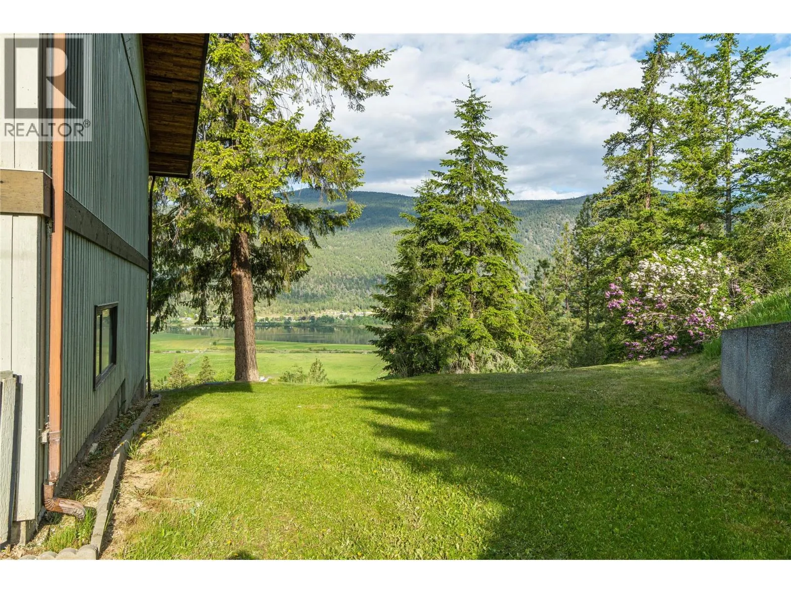 8548 YELLOWHEAD Highway