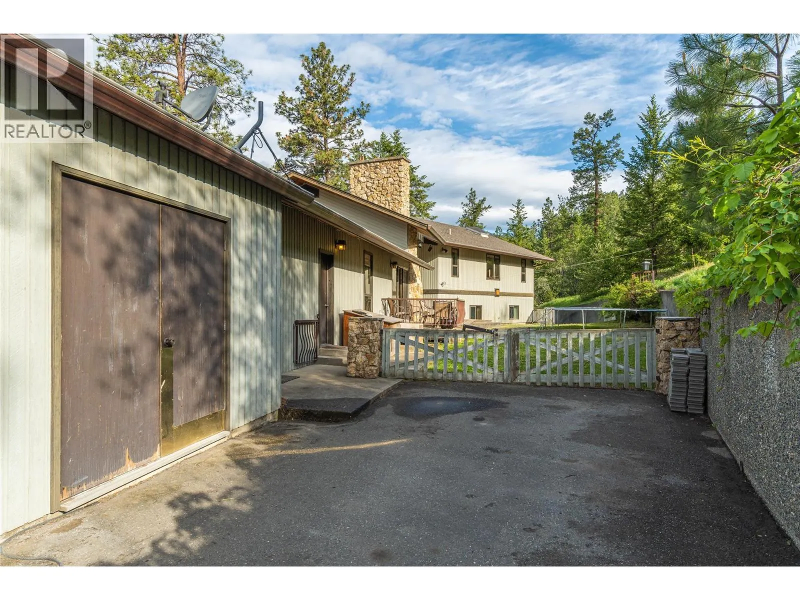 8548 YELLOWHEAD Highway