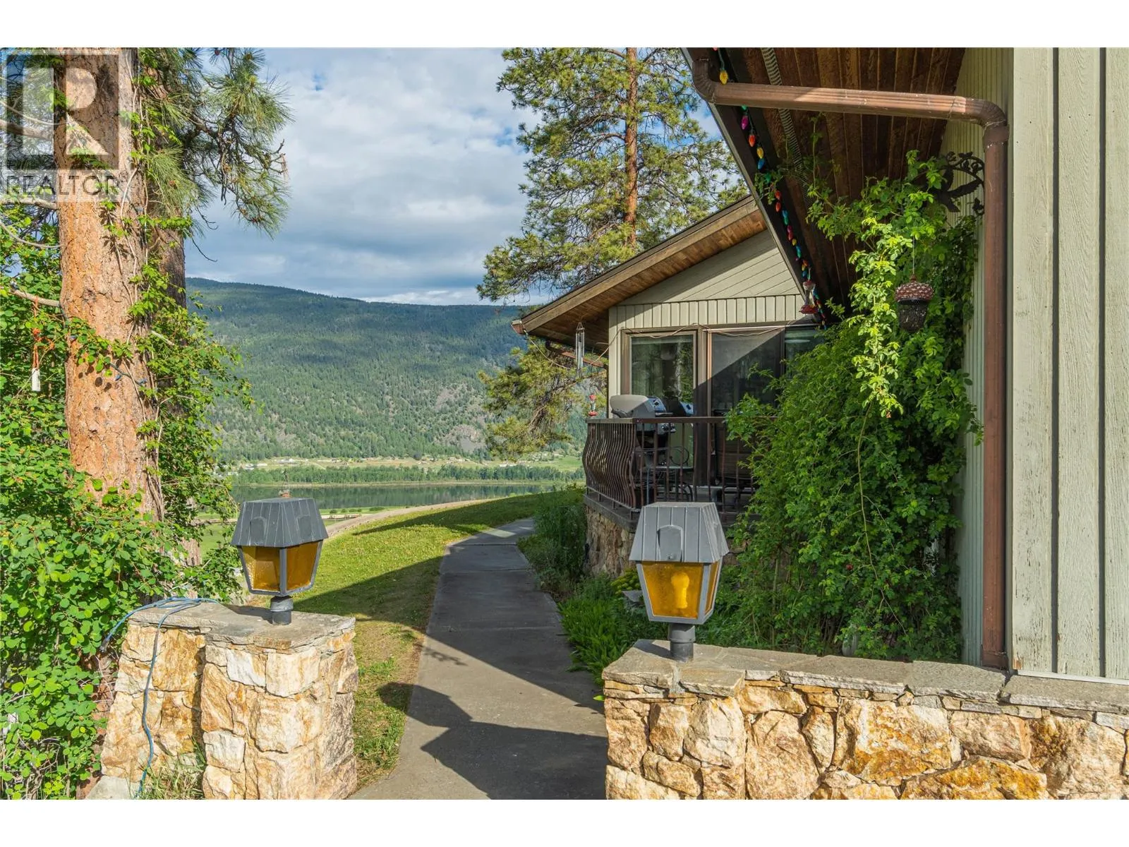 8548 YELLOWHEAD Highway