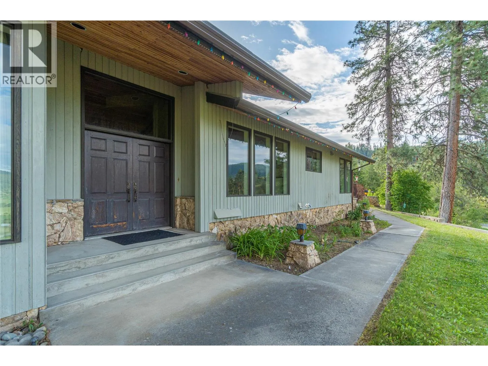 8548 YELLOWHEAD Highway