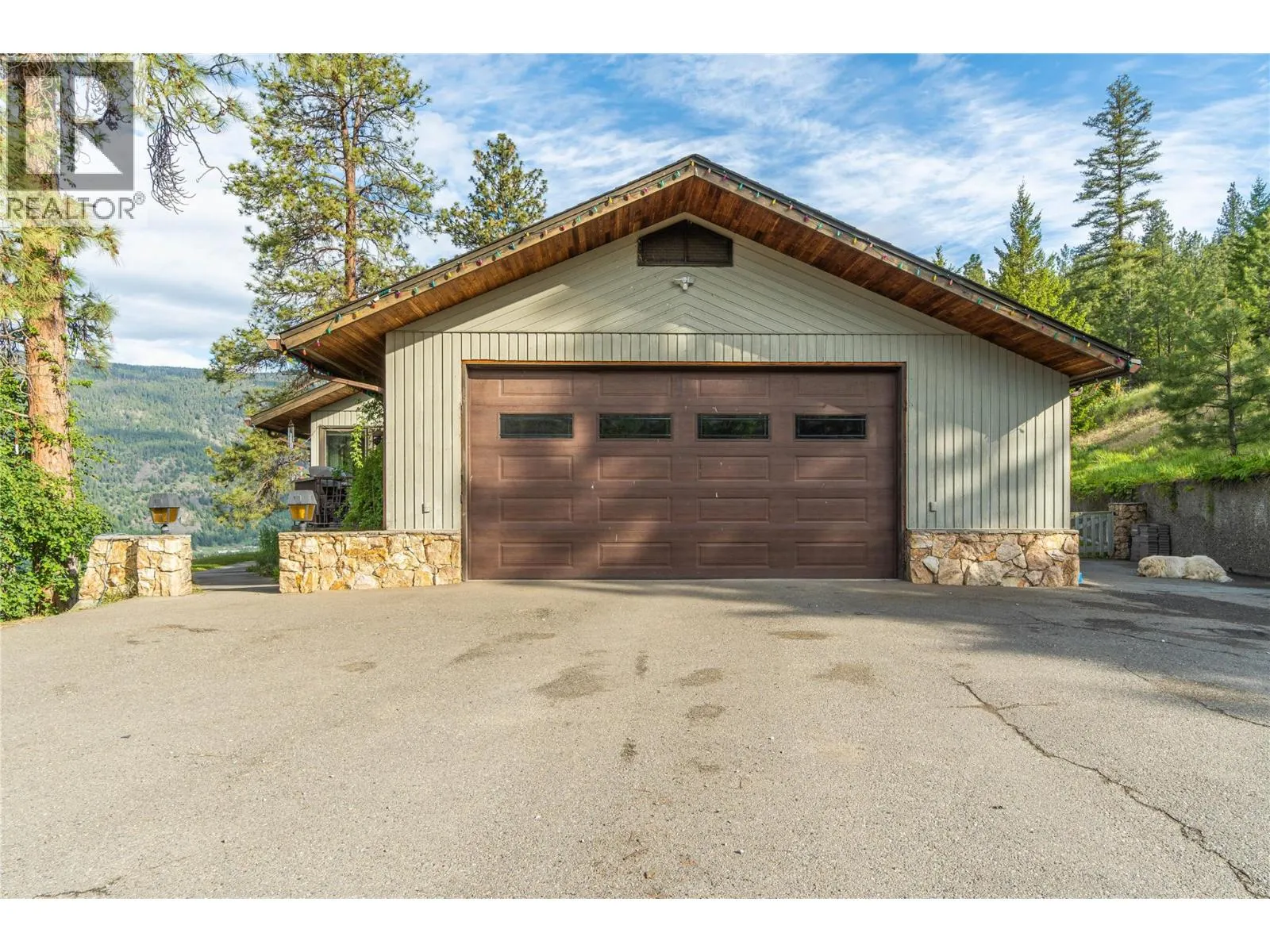 8548 YELLOWHEAD Highway