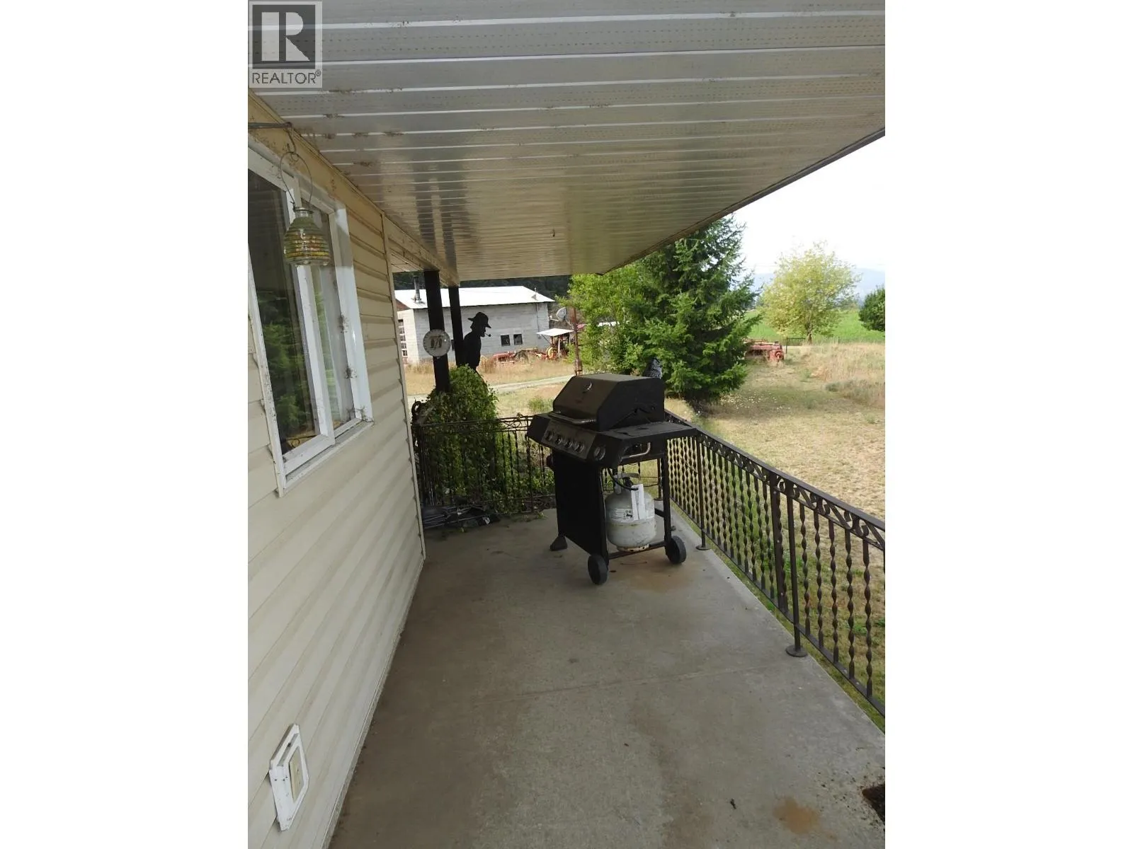4596 Back Enderby Road
