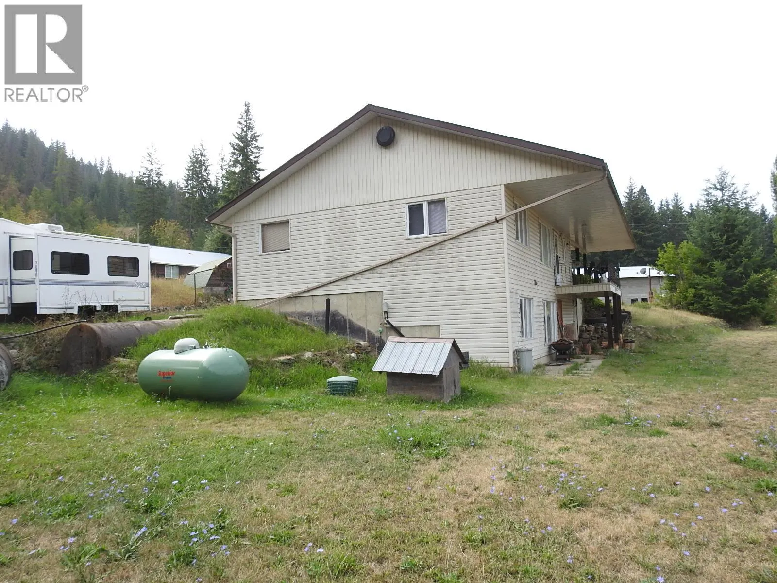 4596 Back Enderby Road